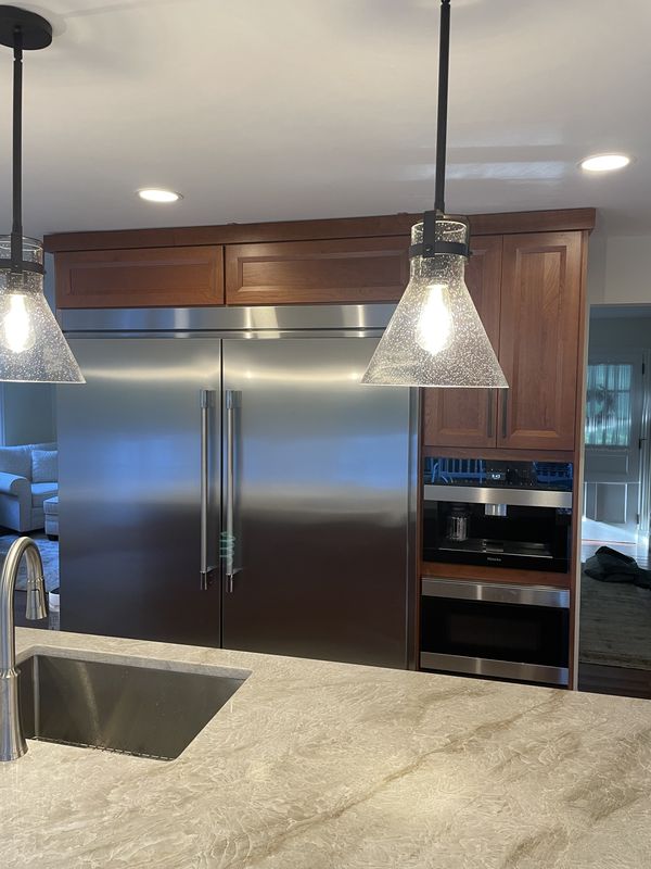 Refrigerator and oven column with seeded-glass pendants